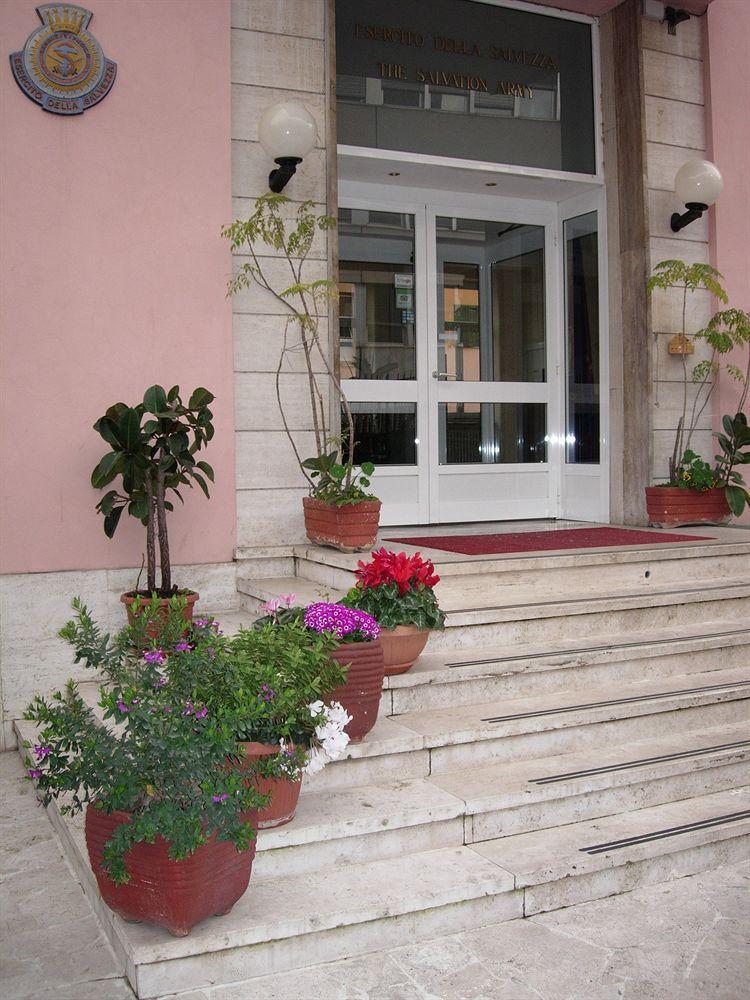 Foresteria Roma Esercito Della Salvezza ภายนอก รูปภาพ