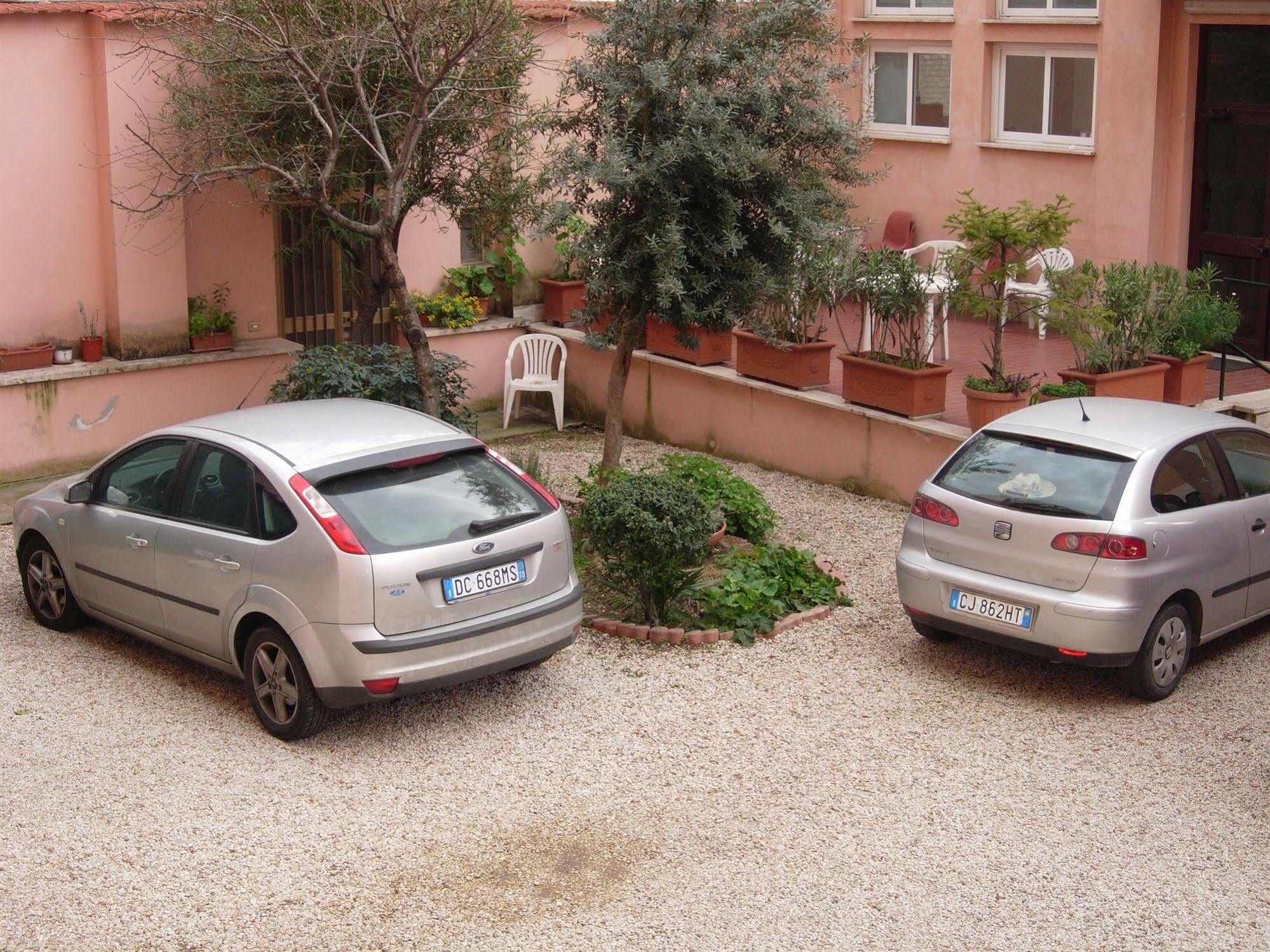 Foresteria Roma Esercito Della Salvezza ภายนอก รูปภาพ